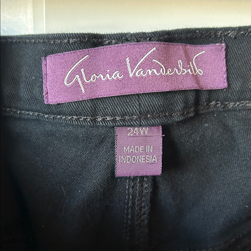 Gloria Vanderbilt Amanda Black Women’s Jeans
24W - Picture 3 of 5